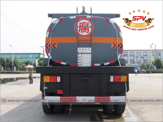 Back View of Chemical Liquid Tank Semi-trailer